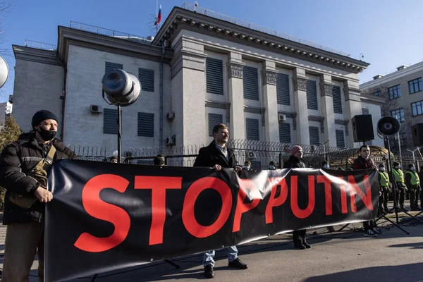 protesto embaixada russa em kiev 22 de fevereiro