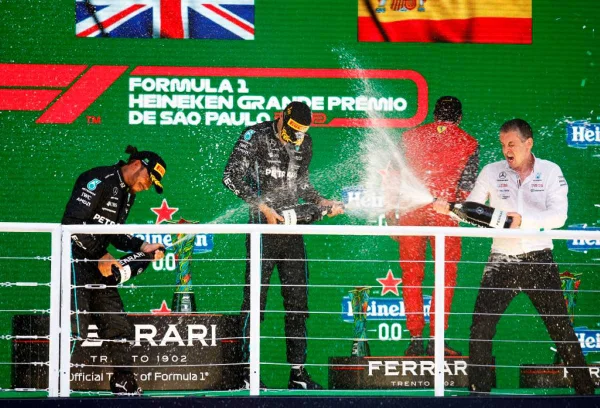 Russell vence GP do Brasil de Fórmula 1, em dobradinha com Hamilton