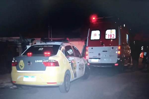 viatura da polícia e ambulância