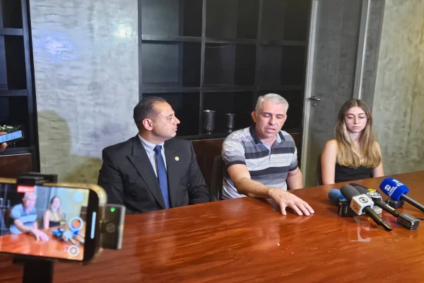 Amigos de Turra combinaram mentira de que Rodrigo usou droga, diz irmã