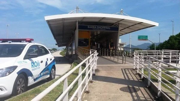 Homem é detido após ejacular em mulher dentro do BRT