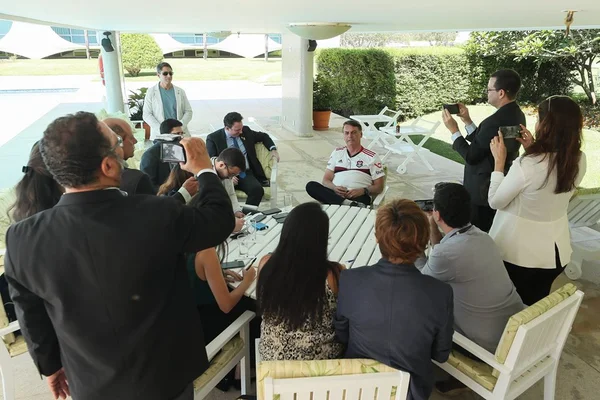 Bolsonaro admite que errou ao chamar repórter de homossexual