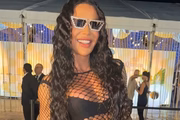 Gracyanne Barbosa vira piada ao "adotar" bebê reborn