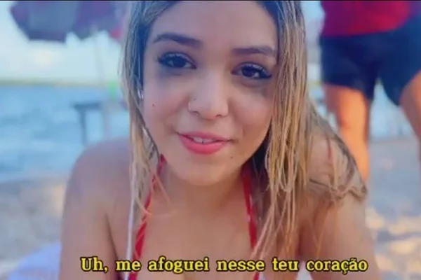 Após fingir se afogar, Melody lança versão brega de novo hit da Anitta