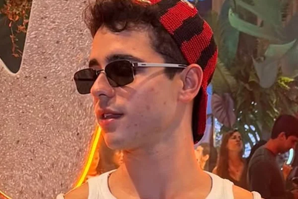 Ator de Quem Ama Cuida, João Victor Gonçalves chora ao lembrar homofobia: "Impunes não vão ficar" - Metrópoles