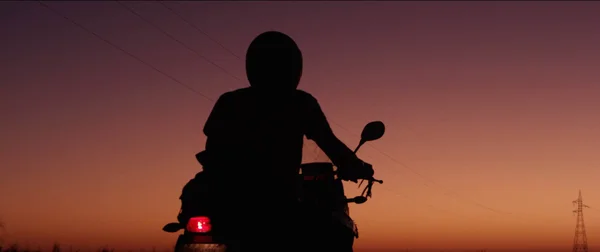Adolescente de 14 anos é apreendido pilotando moto com amigo de 16