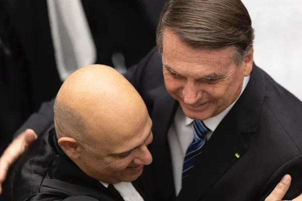 Com presença de Bolsonaro, STJ dá posse a dois novos ministros