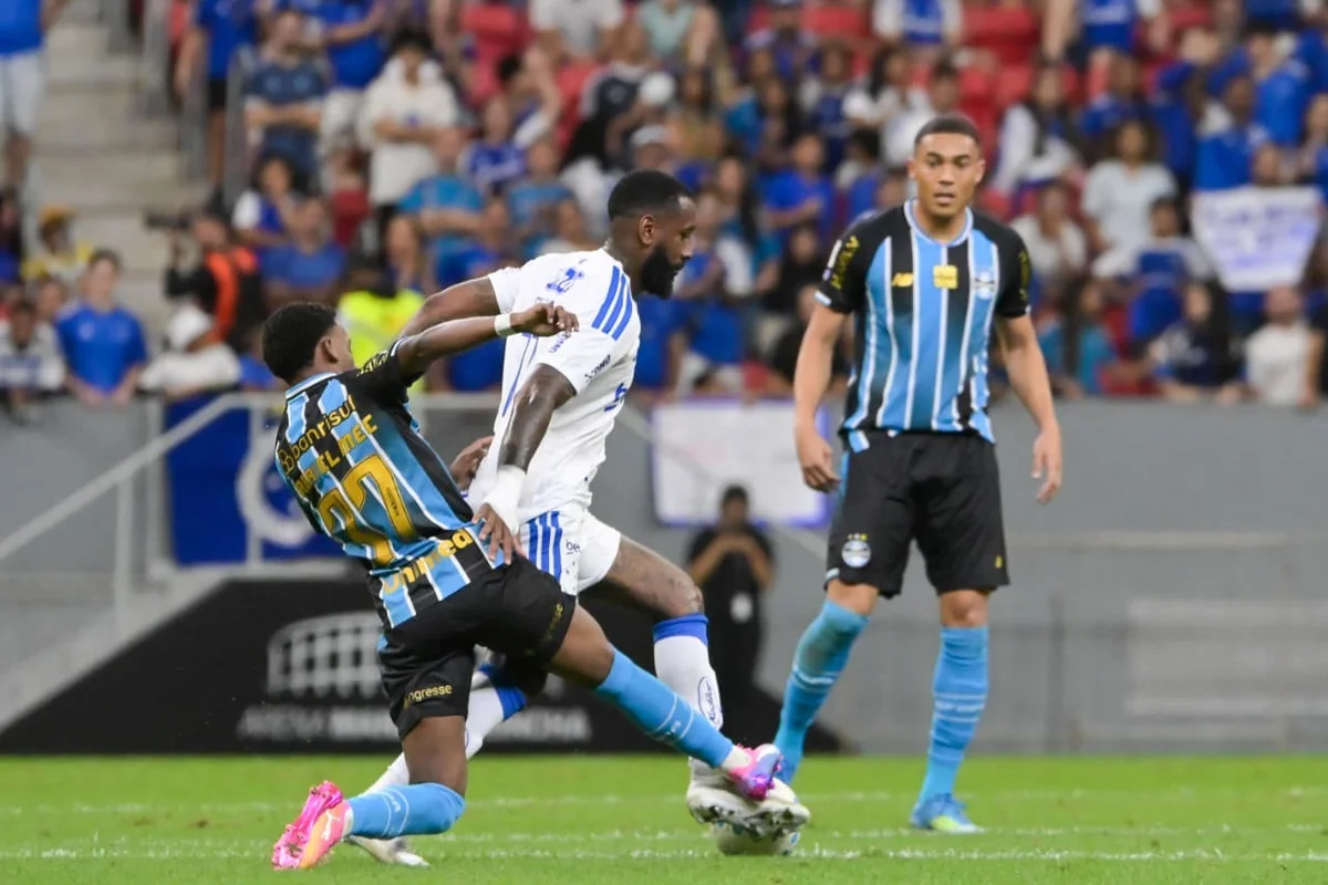 Gabriel Grando brilha e Grêmio vence o Cruzeiro em jogão no DF - imagem 22 Gabriel Grando brilha e Grêmio vence o Cruzeiro em jogão no DF - imagem 22