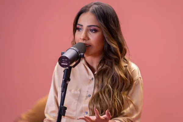Gabriela Rocha lança segunda faixa de projeto com clássicos do gospel