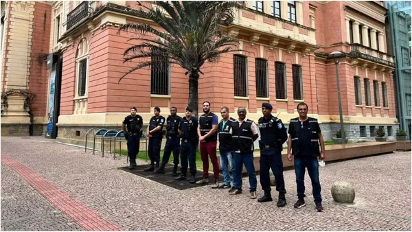 Bolsonaristas organizam protesto em BH e encontram o triplo de guardas