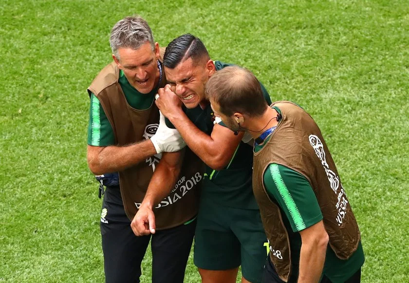 Australiano Andrew Nabbout sai do jogo após lesão no ombro direito Australiano Andrew Nabbout sai do jogo após lesão no ombro direito