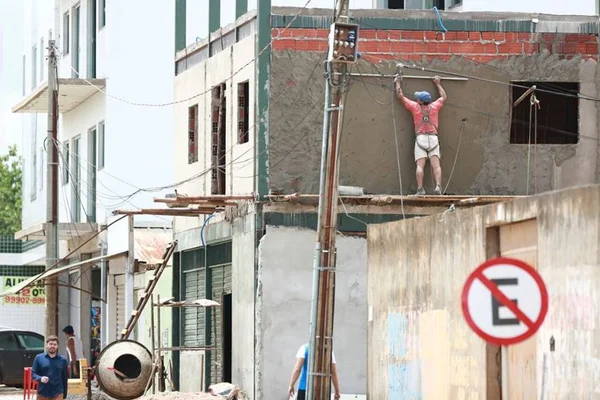 Sem fiscalização no feriado, obras ilegais avançam em Vicente Pires