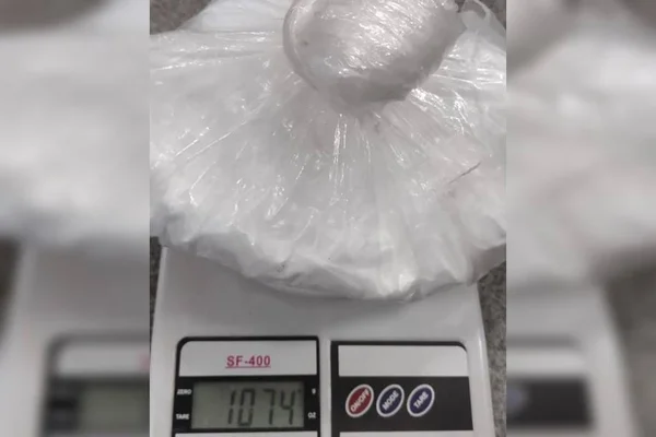 PMDF prende membro de facção criminosa com 1kg de cocaína