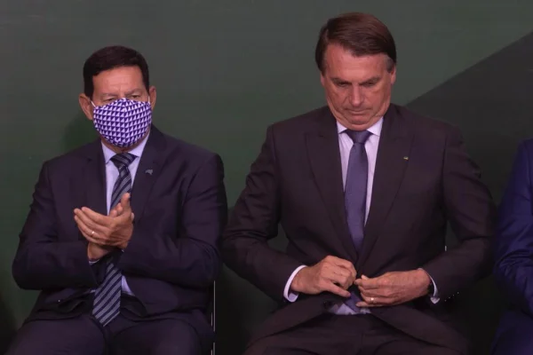 Mourão e Bolsonaro durante agenda presidente jair bolsonaro Evento de lançamento do Programa Nacional de Crescimento Verde no Palácio do Planalto
