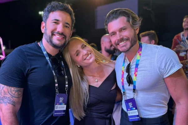 Angélica, Vitor Vianna e Franklin David posam juntos após pedido de casamento - Metrópoles