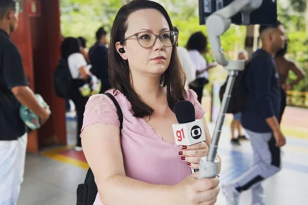 Foto colorida de Beatriz Backes, repórter da Globo - Metrópoles