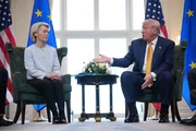 Ursula von der Leyen, presidente da Comissão Europeia, e Donald Trump, presidente dos Estados Unidos Ursula von der Leyen, presidente da Comissão Europeia, e Donald Trump, presidente dos Estados Unidos