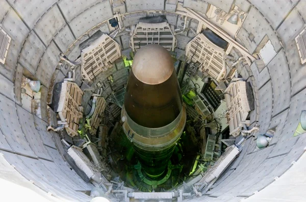 Fotografia de uma ogiva nuclear dos Estados Unidos - Metrópoles