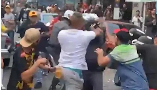 Dois PMs foram agredidos com socos e chutes por frequentadores de um baile funk na Brasilândia, zona norte de São Paulo