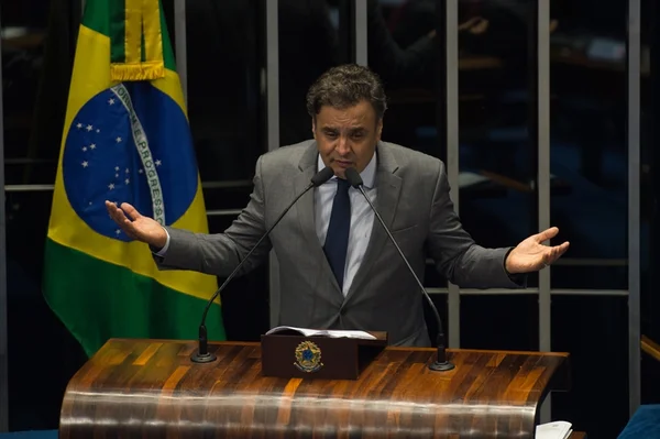 PGR estuda pedir investigação de Aécio na Lava Jato