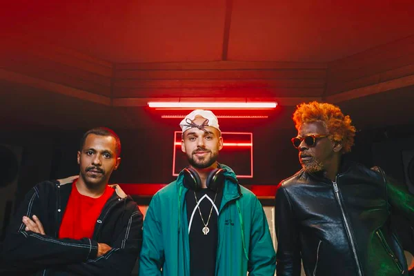 Papatinho lança Fim de Semana, com Black Alien e Seu Jorge, nesta sexta