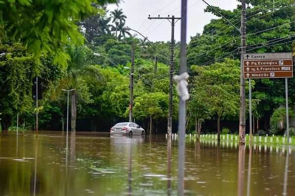 Governo vai antecipar Bolsa Família e FGTS para vítimas da chuva