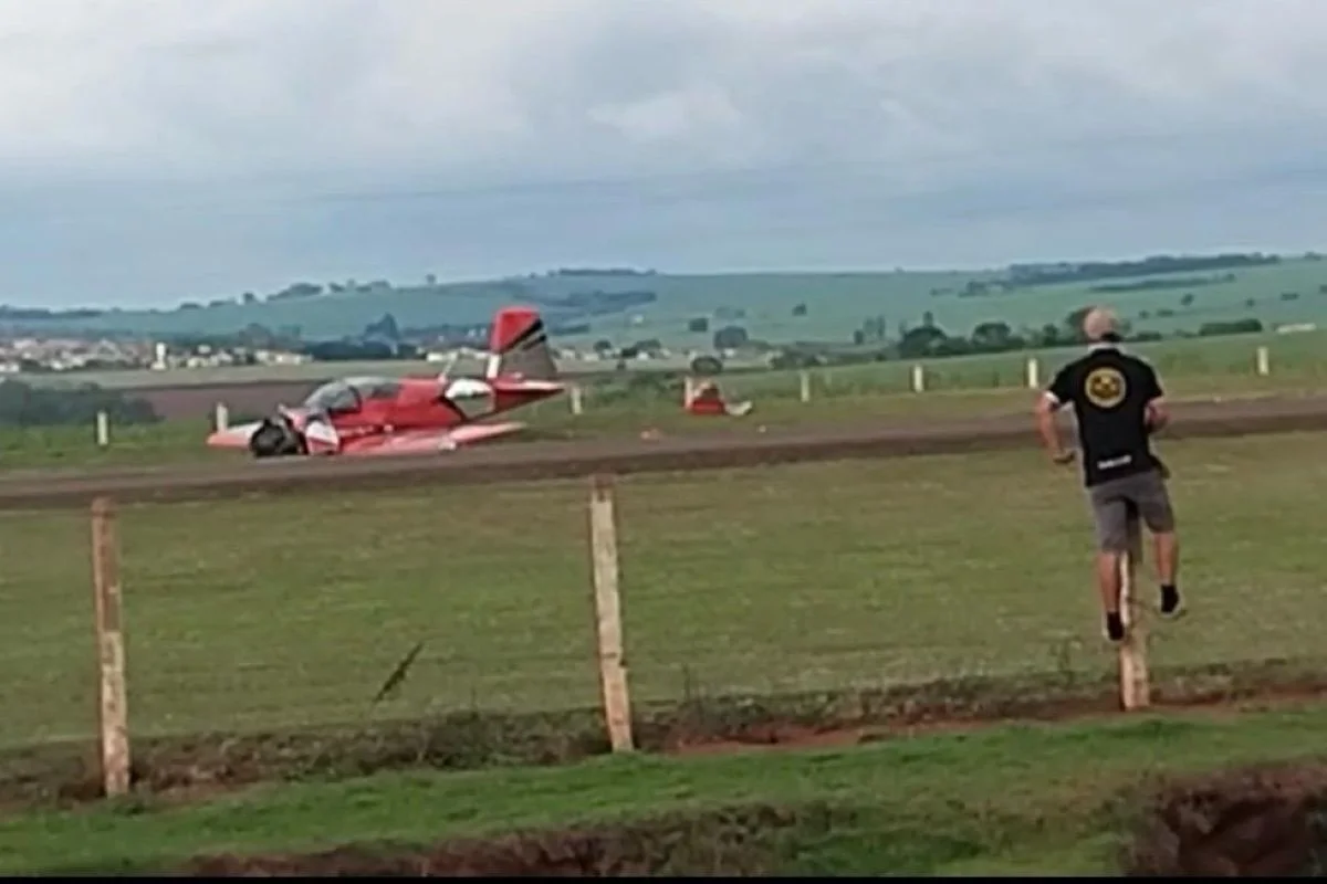 Avião de pequeno porte cai e mata 2 pessoas no interior de SP