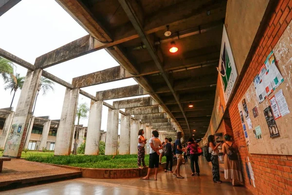 UnB passará tesoura em gastos com terceirizados, água, luz e telefone
