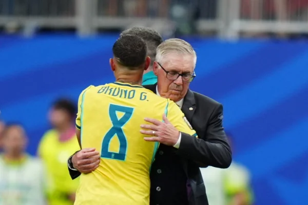 Foto colorida de Carlo Ancelotti - Metrópoles