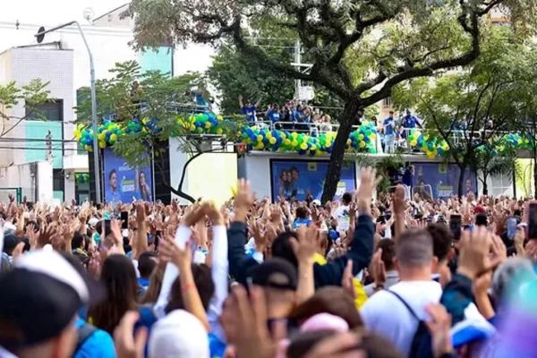 Fiéis reunidos em Marcha para Jesus - Metrópoles