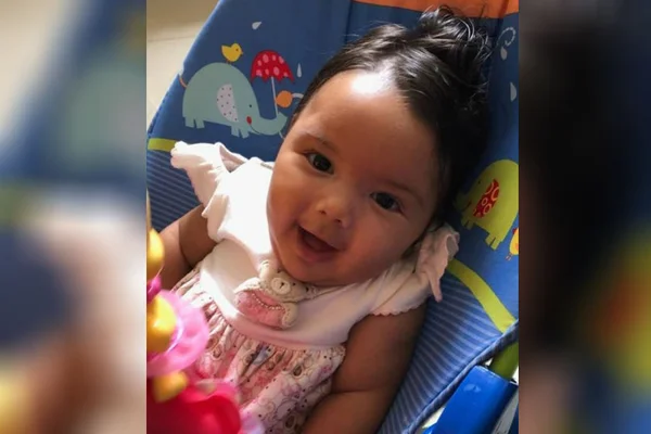Bebê precisa de remédio para sobreviver. Quatro doses custam R$ 1,5 mi