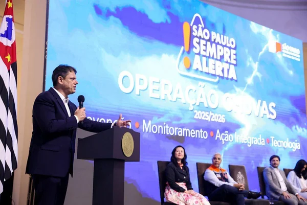 O governador Tarcísio de Freitas em evento da Operação Chuvas
