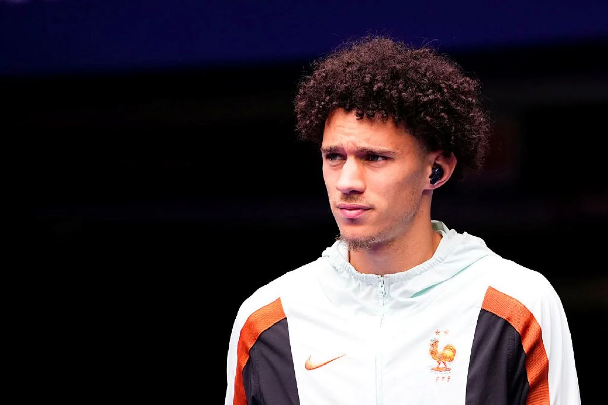 PSG anuncia Maghnes Akliouche, atacante francês que disputou a Copa