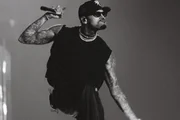 Chris Brown é clicado nos bastidores de um show Chris Brown é clicado nos bastidores de um show