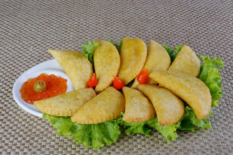 Quiosque da Jô: Trem Baum Uai (pasteis de angu de milho, com
recheio de carne moída com tempero mineiro.
Acompanhado de molho da casa) Quiosque da Jô: Trem Baum Uai (pasteis de angu de milho, com
recheio de carne moída com tempero mineiro.
Acompanhado de molho da casa)