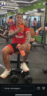 “Errei”, diz jogador do Cruzeiro após foto com a camisa do Flamengo - imagem 2 “Errei”, diz jogador do Cruzeiro após foto com a camisa do Flamengo - imagem 2