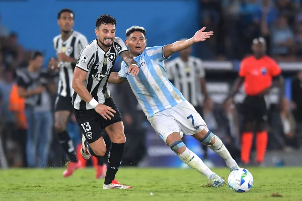 Imagem colorida dos jogadores de Botafogo e Racing - Metrópoles