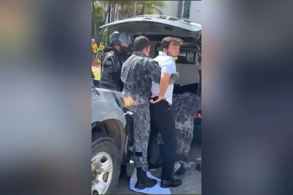 Cirurgião plástico Eduardo Furlani, detido em manifestação pró-Bolsonaro em Fortaleza, no Ceará