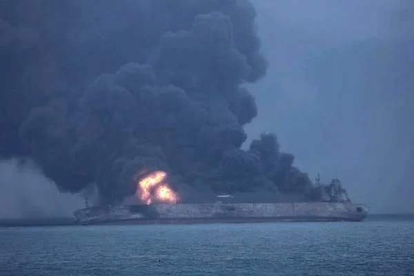 China teme “explosão” de navios que colidiram há dois dias