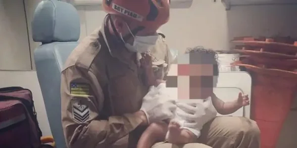 imagem colorida resgate bebe abandonado