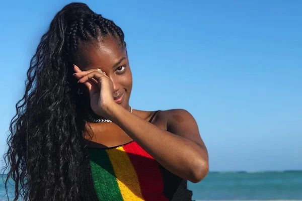 Que mulher! Iza posa de biquíni e famosos enlouquecem