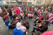 Grupo "Pagode Na Lata" se apresentando no antigo território da Cracolândia Grupo "Pagode Na Lata" se apresentando no antigo território da Cracolândia