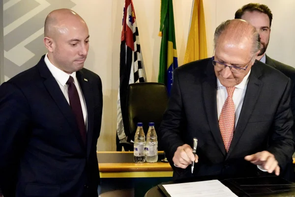 O secretário da Fazenda de São Paulo, Samuel Kinoshita, e o vice-presidente Geraldo Alckmin na sede do Banco do Brasil na Avenida Paulista