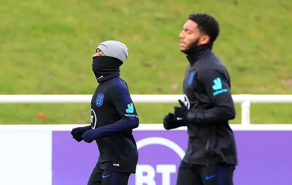 Sterling briga com companheiro de seleção inglesa e é afastado