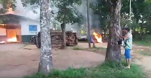 Sedes do Ibama e do ICMBio são incendiadas no Amazonas. Veja vídeo