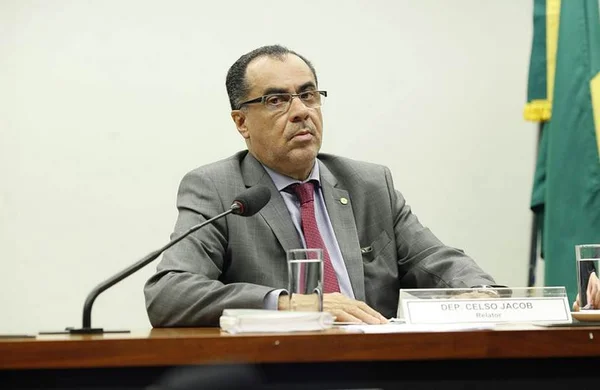 A jornada de Celso Jacob na Câmara para sair da Papuda