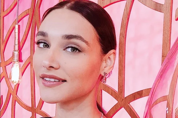 Débora Nascimento encanta seguidores com foto da filha Bella