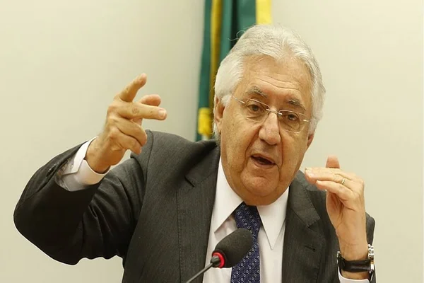 Temer decidiu vetar o Refis para pequenas empresas, diz Afif