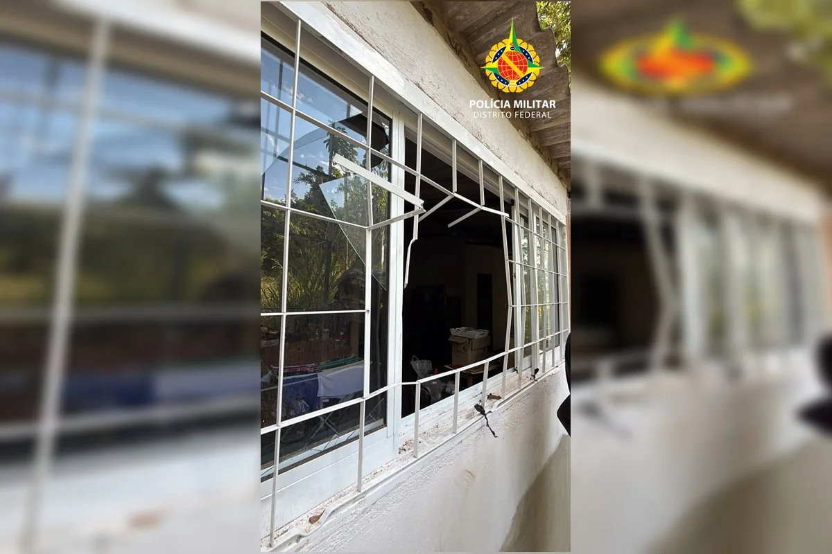 Janela da casa teria sido arrombada pelo suspeito Janela da casa teria sido arrombada pelo suspeito