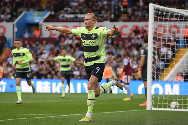Haaland marca, mas Aston Villa empata com o City e ajuda o Arsenal